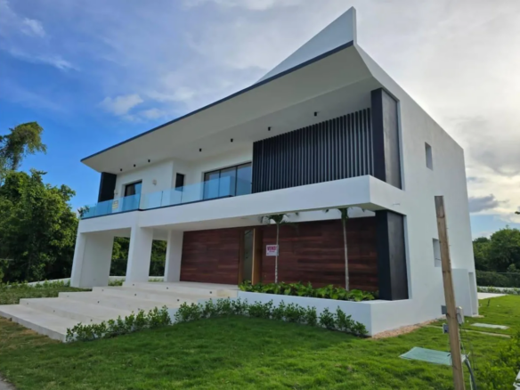 Stunning luxury villa in Punta Cana Village Build
